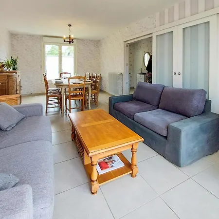 4 Bedroom Beautiful In Holiday home Cancale
