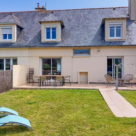 Holiday home 4 Bedroom Beautiful In Cancale